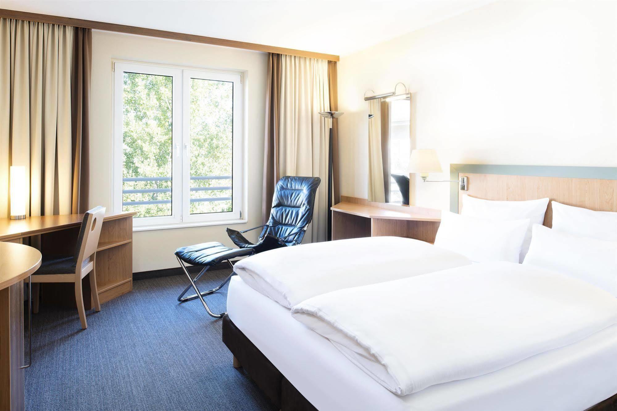Nh Berlin Potsdam Conference Center Hotel Kleinmachnow Eksteriør billede